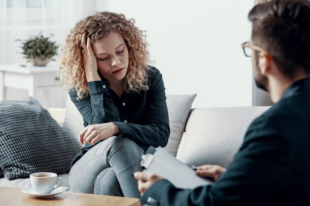 teen with anxiety in therapy